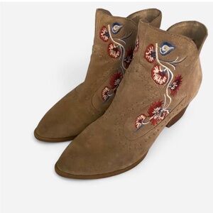 Vivian suede western cowboy ankle booties floral embroidered side zip size 10M